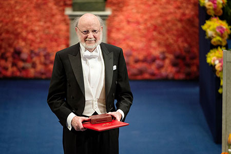 manbet手机版威廉·c·坎贝尔在斯德哥尔摩音乐厅接受诺贝尔奖后