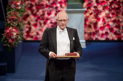 manbet手机版奥利弗·哈特在斯德哥尔摩音乐厅领奖后