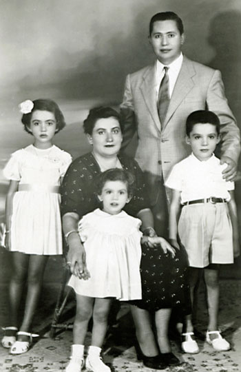manbet手机版1953年的Pissarides家族