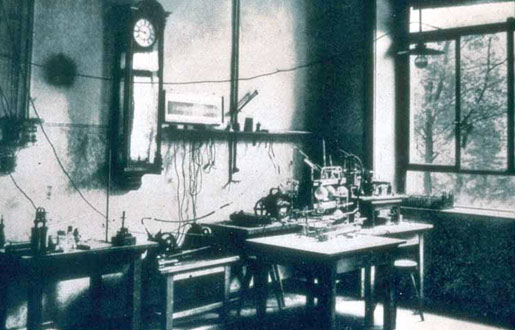 manbet手机版大学的威廉伦琴的实验室佤邦¼rzburg,在那里他发现x射线