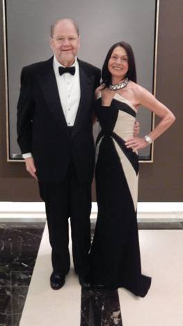 manbet手机版2013年11月19日，我和妻子乔伊·赫希(Joy Hirsch)在华盛顿特区四季酒店的大厅里，就在美国诺贝尔奖得主及其配偶与奥巴马总统会面之后，我们正要前往瑞典大使馆参加晚宴。