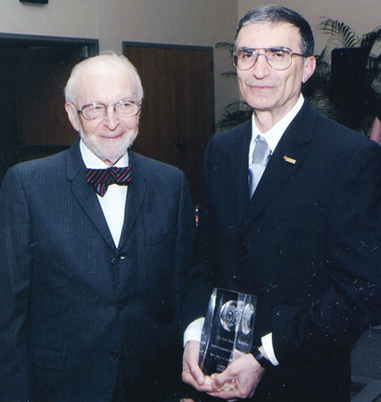 manbet手机版阿齐兹和他的博士导师克劳德·鲁伯特