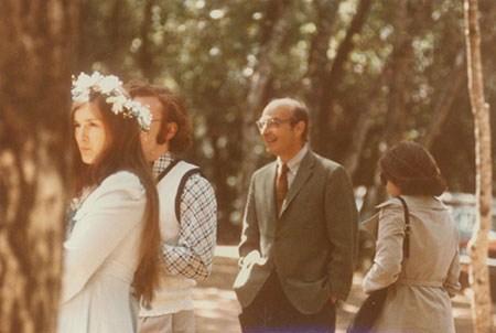 manbet手机版1973年的婚礼:南希、兰迪、亚瑟和西尔维·科恩伯格。