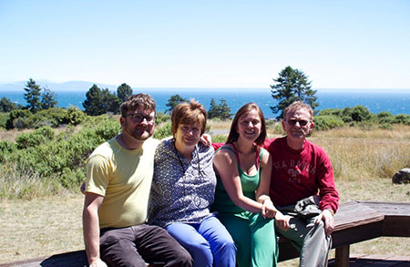 manbet手机版周末在海上牧场的家庭:乔尔，南希，劳伦和兰迪。