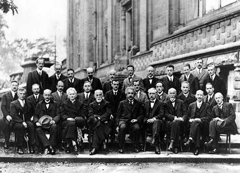 manbet手机版1927年第五届索尔维国际会议参与者。