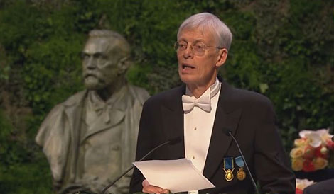 manbet手机版作家Jesper Svenbro发表2014年诺贝尔文学奖颁奖演讲。