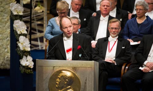 manbet手机版彼得·英格伦Forfattaren presenterar Nobelpriset我litteratur