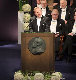 manbet手机版托尔·艾林森教授是瑞典银行经济学奖的主讲人，直到2009年阿尔弗雷德·诺贝尔奖万博体育安卓版app