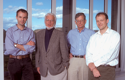 manbet手机版耶鲁大学的Thomas A. Steitz和“核糖体团队”。