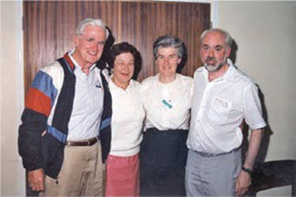 manbet手机版1991年9月，唐和简·克拉姆在谢菲尔德大学举行的第16届大环化学国际研讨会上。