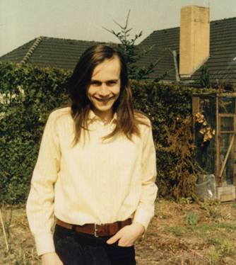 manbet手机版托马斯Südhof 16岁时在汉诺威附近格尔登父母家的花园里。