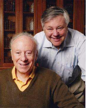manbet手机版约瑟夫·l·戈德斯坦和迈克尔·s·布朗(2008年摄于德克萨斯州达拉斯;manbet手机版博士学位礼物manbet手机版Goldstein和Brown)。
