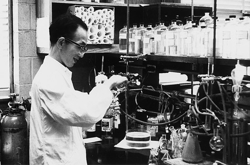 Working at Professor H. C. Brown's Lab., Purdue Univ., August 1964