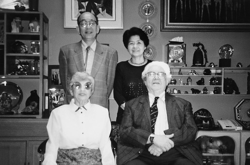 manbet手机版和布朗太太教授ir home in Indiana (USA), June 1995.