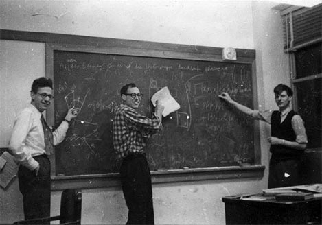 manbet手机版罗纳德·佩尔斯，马文·利特瓦克和大卫·索利斯，康奈尔大学研究生，1958年。
