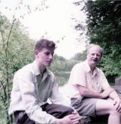 manbet手机版Hans Bethe和David Thouless在野餐，1958年5月。