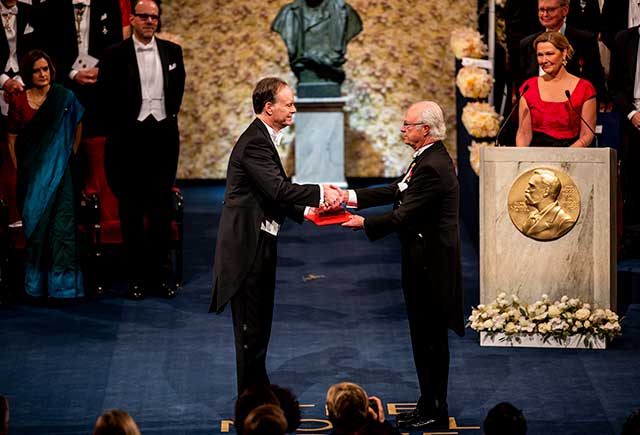 manbet手机版小威廉·g·凯林接受诺贝尔奖