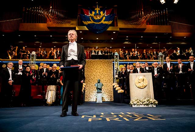 manbet手机版彼得Handke在收到他的诺贝尔奖