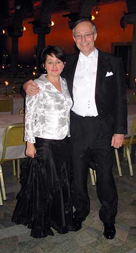 manbet手机版保罗·米尔格罗姆和妻子伊娃